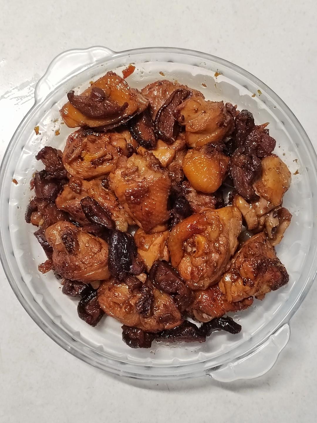 十几年不吃鸡肉的人吃了一盘子的小鸡炖香菇