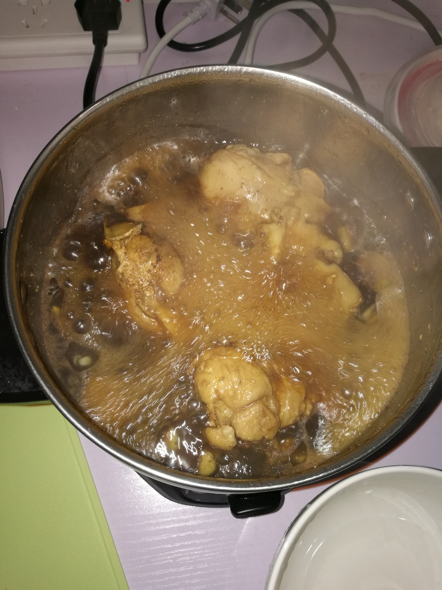 【一人食•宿舍料理】电煮锅可乐鸡翅根&鸡腿的做法 步骤4