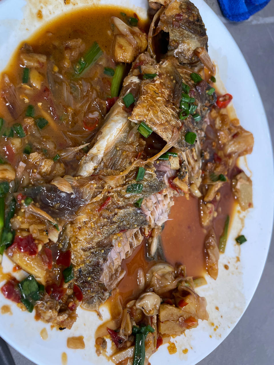 细嫩鲜香家常红烧小鲫鱼