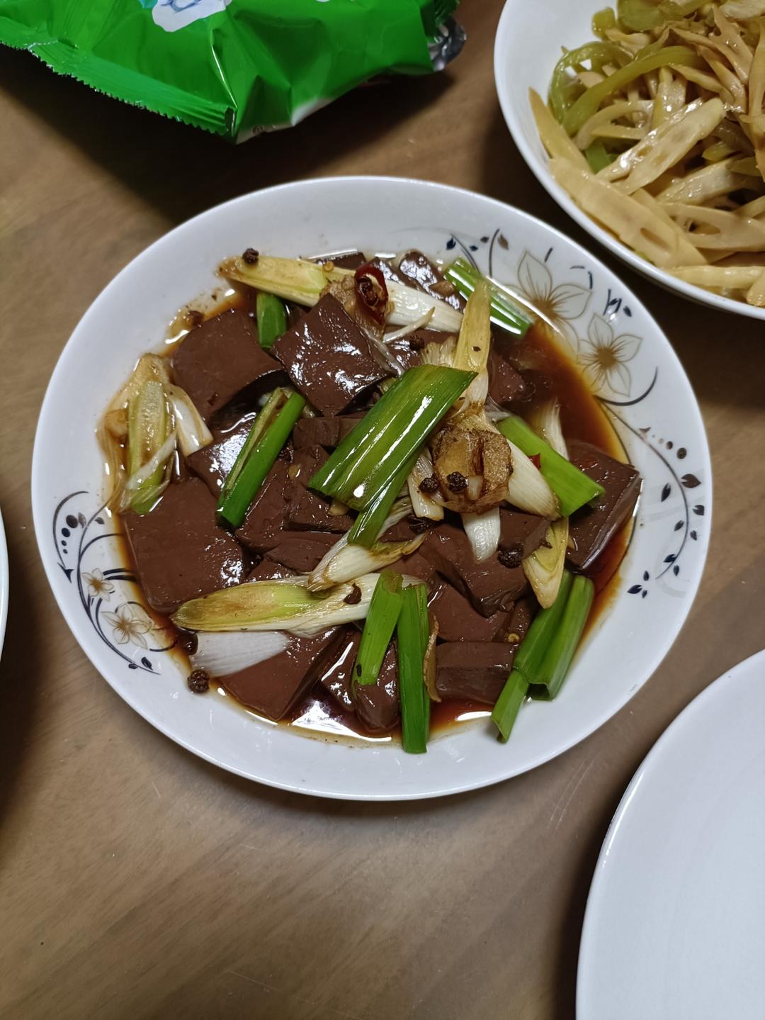 大葱冒鸭血（炒鸭血）