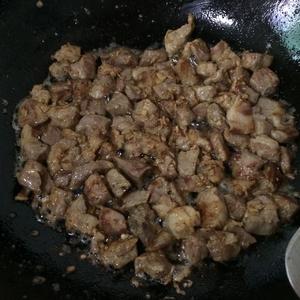 下饭菜：毛豆肉丁的做法 步骤3