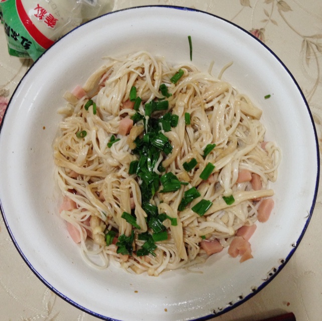 葱油金针菇——10分钟快手菜，你绝对不能错过的美味~