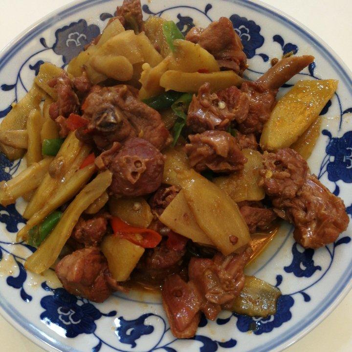 子姜焖鸭煲