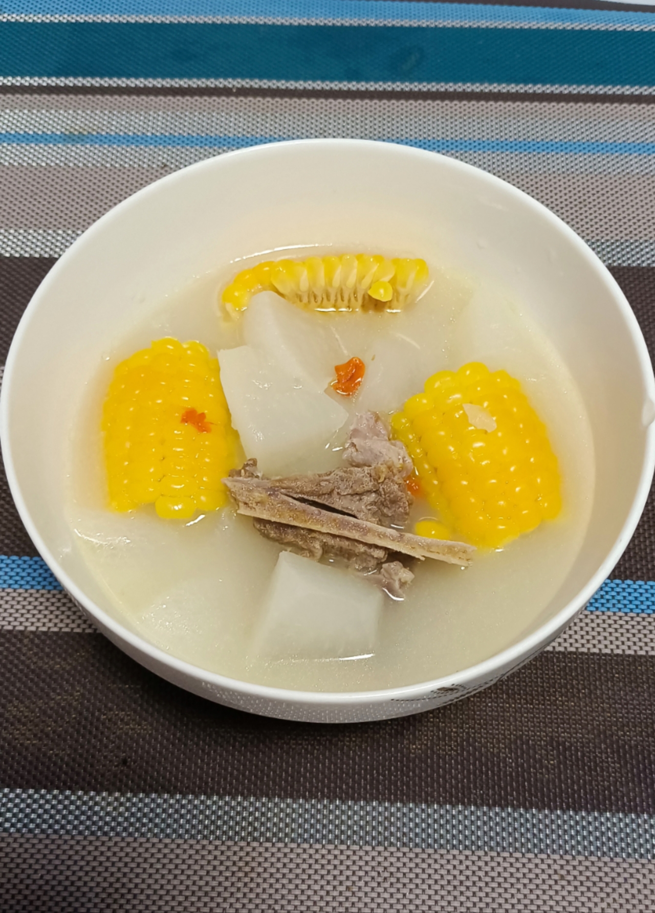 清淡玉米萝卜排骨汤