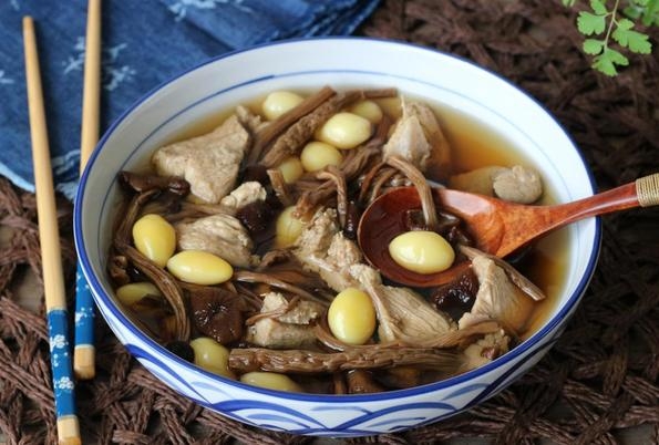 茶树菇白果老鸭汤的做法