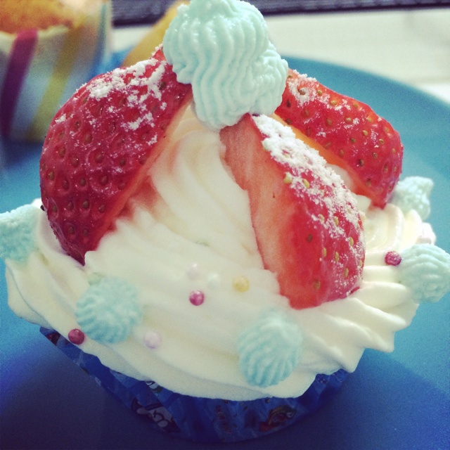 杯子草莓蛋糕cupcake