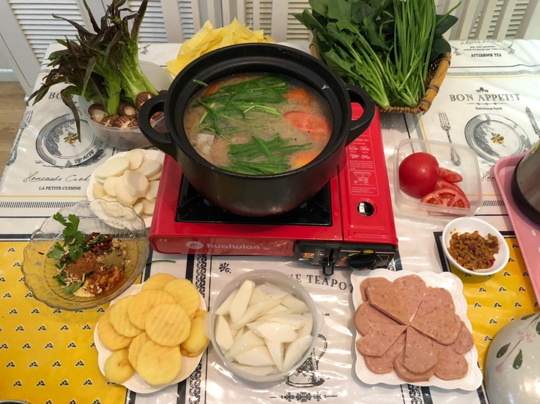 丽江腊排骨火锅