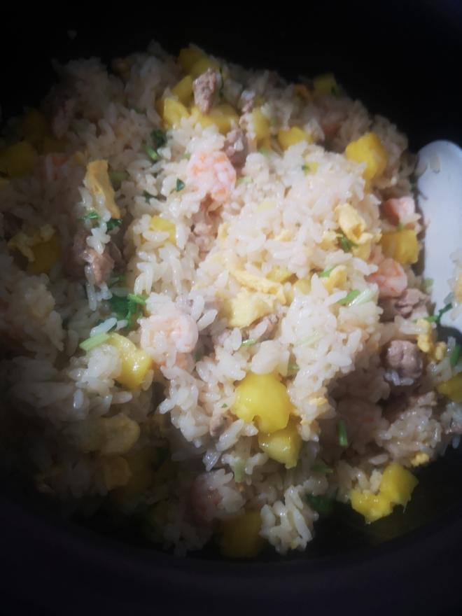 懒人炒饭——菠萝鸡肉焖饭的做法