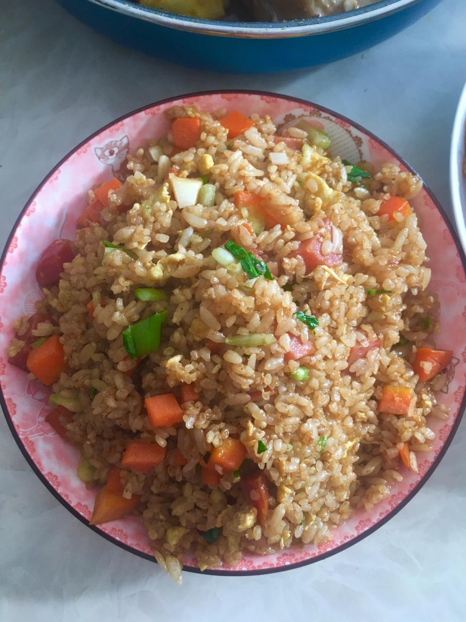 腊肠香菇青菜炒饭