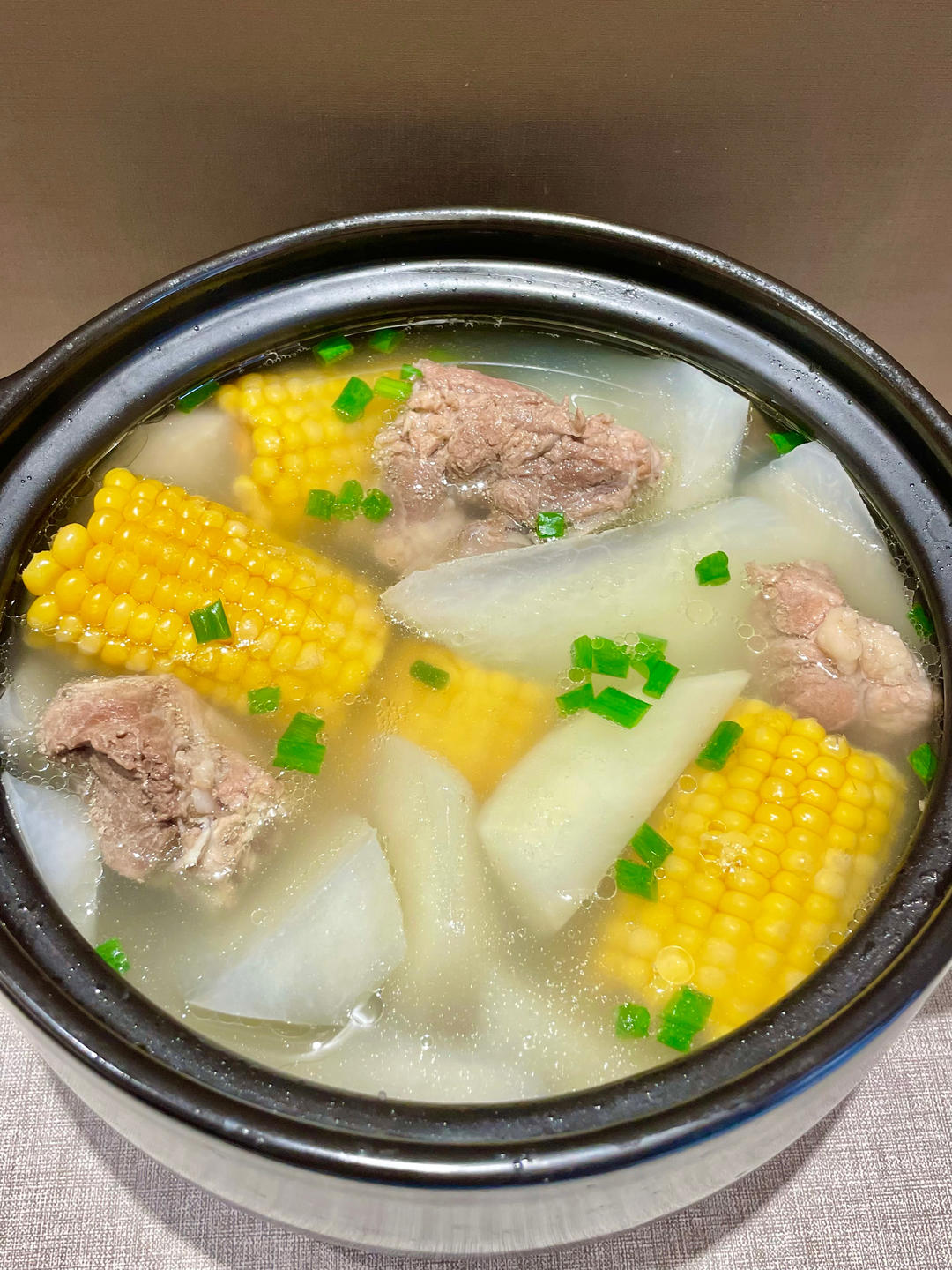 夏日必喝的萝卜玉米大骨汤，低脂清甜又美味