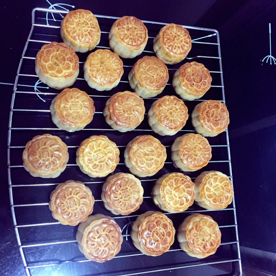 广式月饼—蛋黄莲蓉月饼