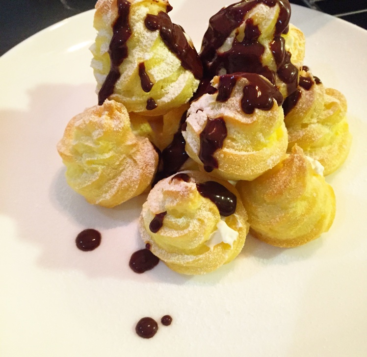 抓着气球飞做的南乳花生猪脚煲