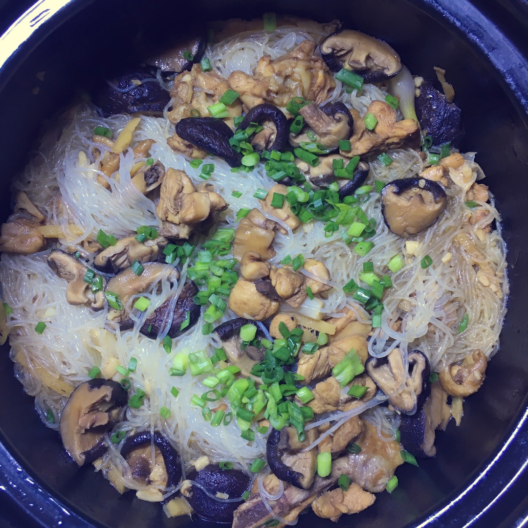 xiao_hai_做的香菇粉丝鸡煲