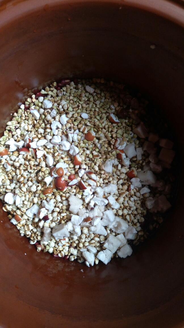 薏米红豆茯苓芡实养生粥的做法