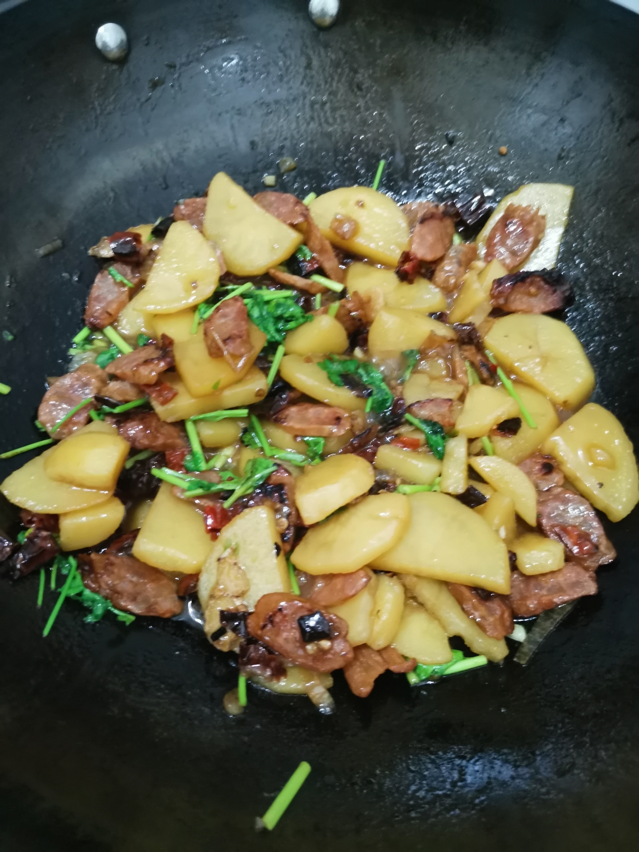 土豆焖腊肠