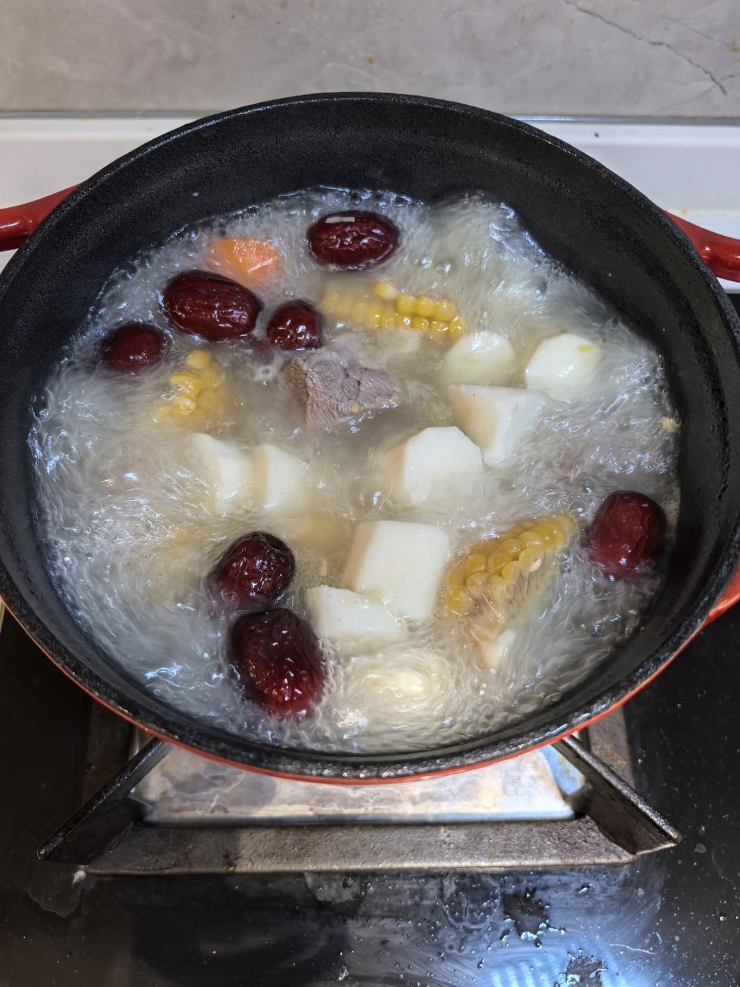 连吃三碗的玉米山药排骨汤