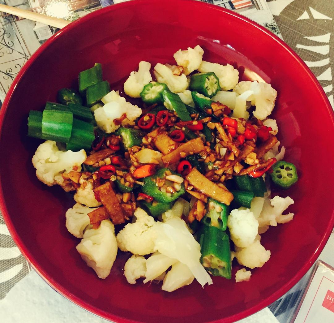 凉拌秋葵花椰菜 （晚餐）的做法