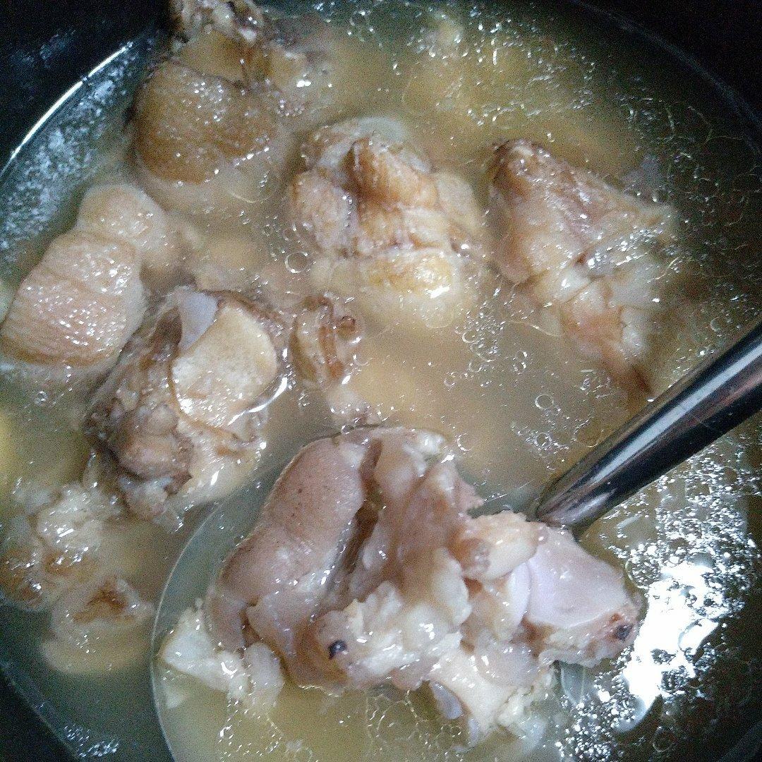 黄豆煲猪手汤