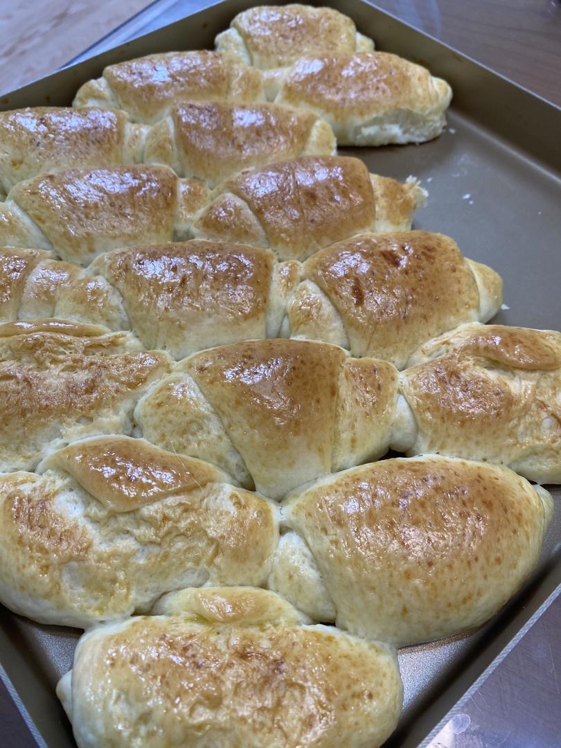 又香又软又拉丝，咬一口奶香十足！超治愈的淡奶油波兰种小餐包