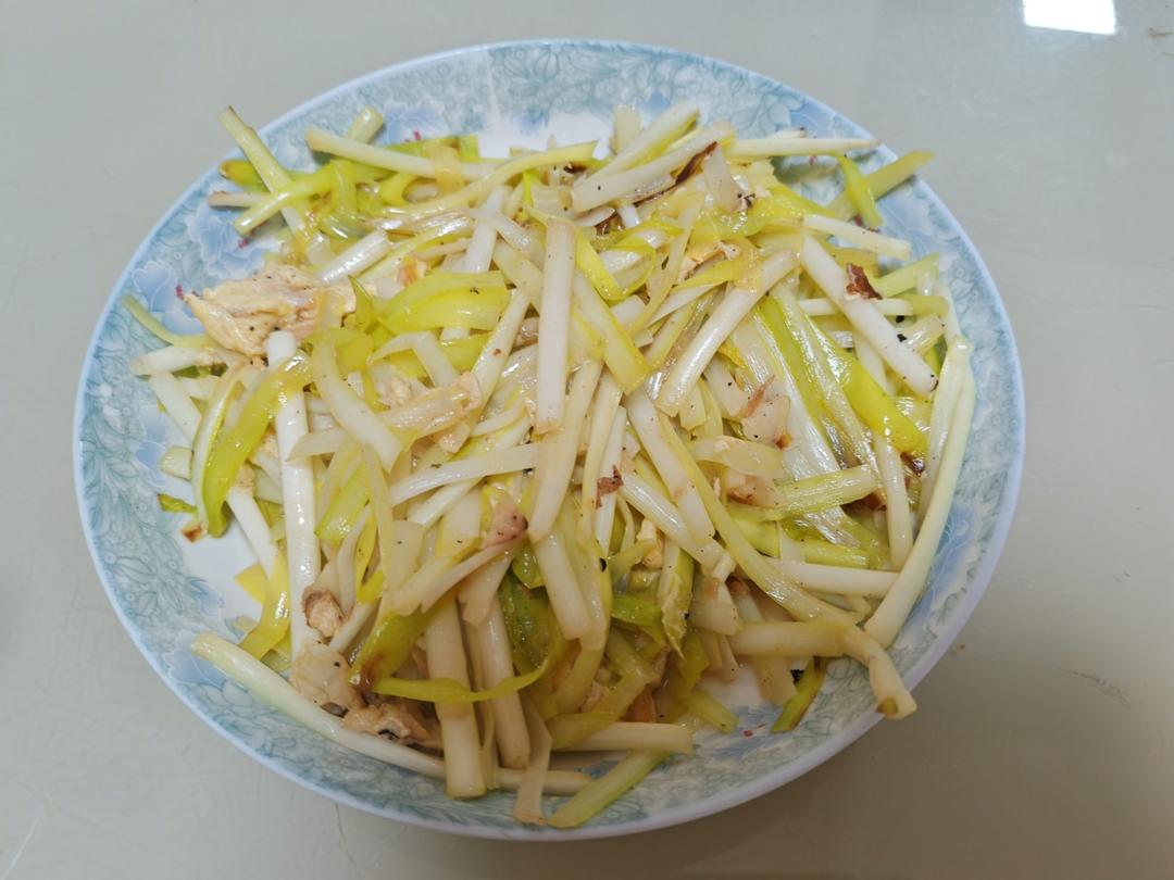 整个简单的韭黄炒蛋（手把手教学）