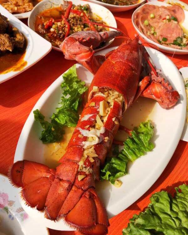 不爱吃辣的妞妞做的蒜蓉蒸波士顿龙虾