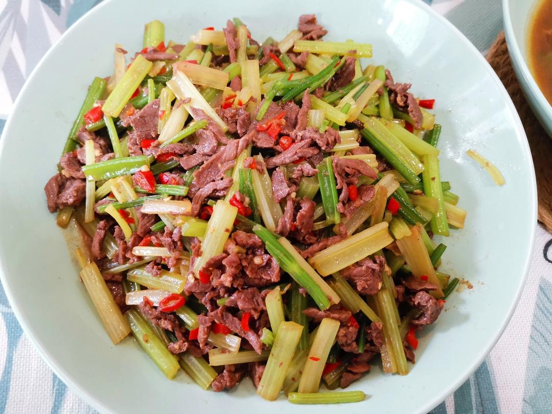 芹菜炒牛肉