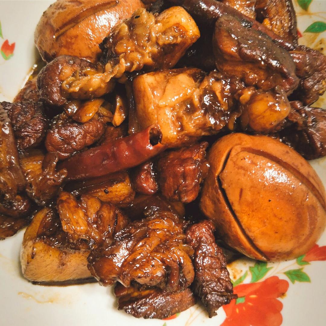 吃着碗里望着锅里的红烧肉