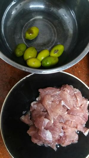 青橄榄瘦肉汤的做法 步骤1
