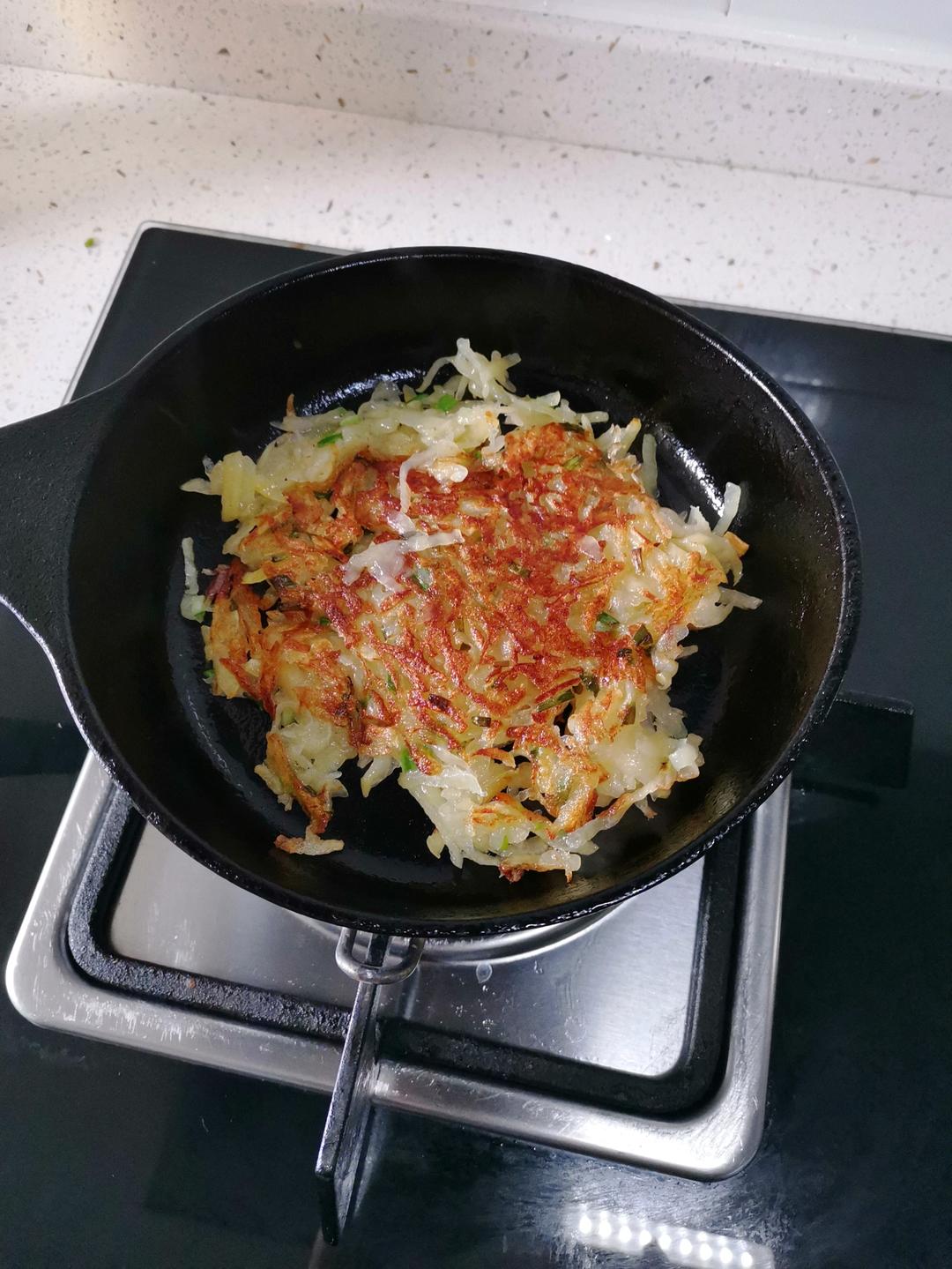 酥脆焦香土豆丝饼｜只要家里还有一枚土豆…🥔