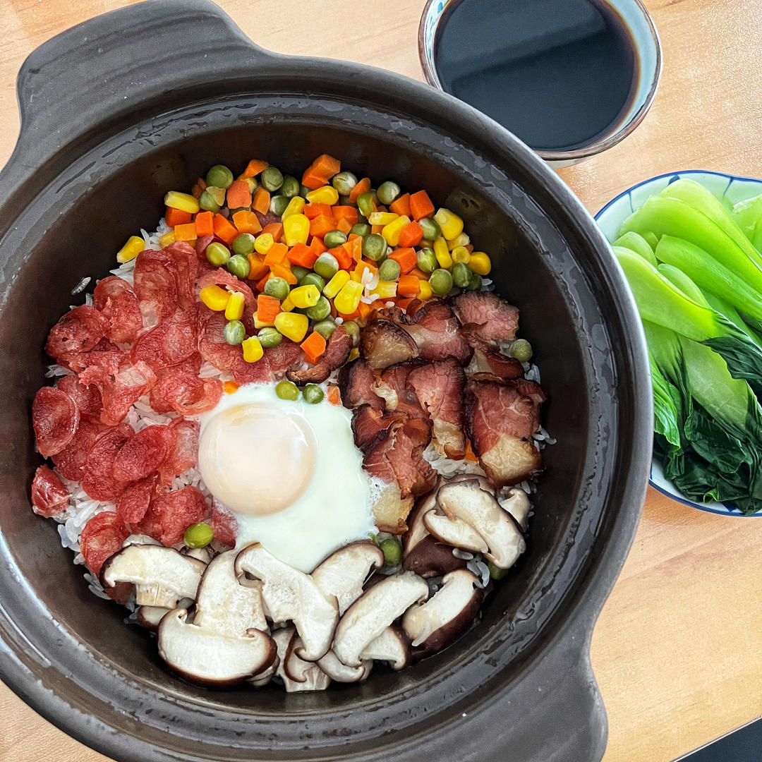 广式腊味煲仔饭