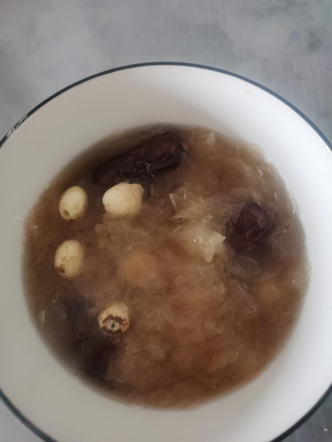 怎样煮出胶的银耳羹