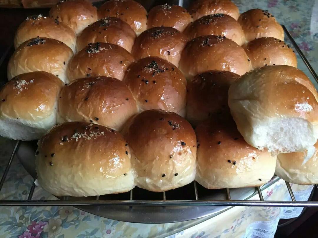 大人小孩都爱不释口的【蜂蜜牛奶小餐包】