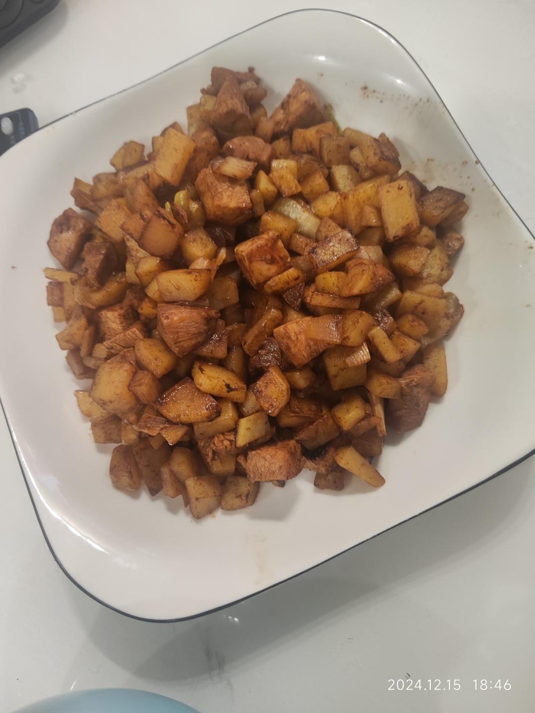 孜然鸡胸土豆丁    我家两小只很喜欢吃