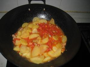 番茄肉末焖土豆的做法 步骤6
