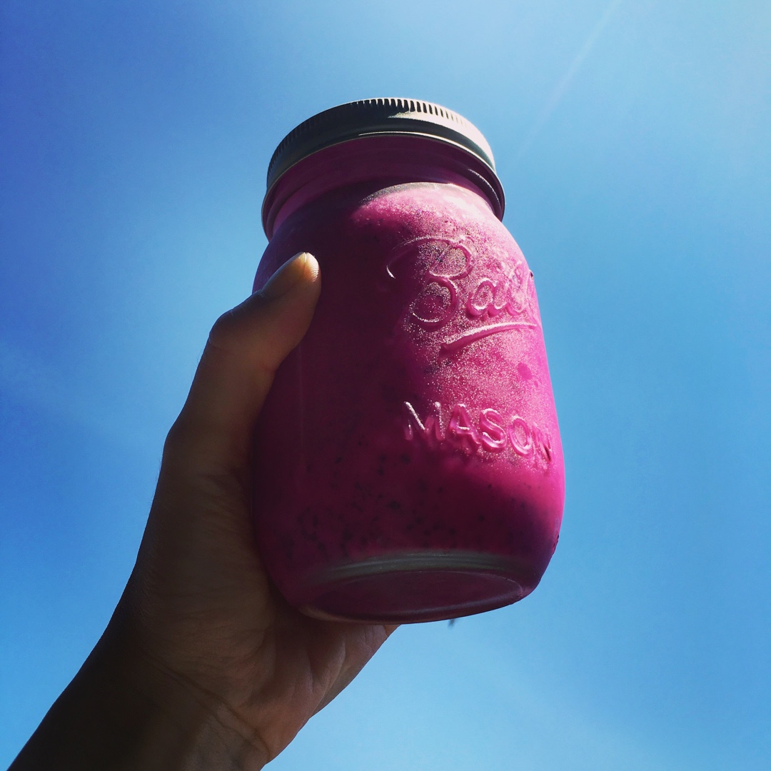 红心火龙果奶昔