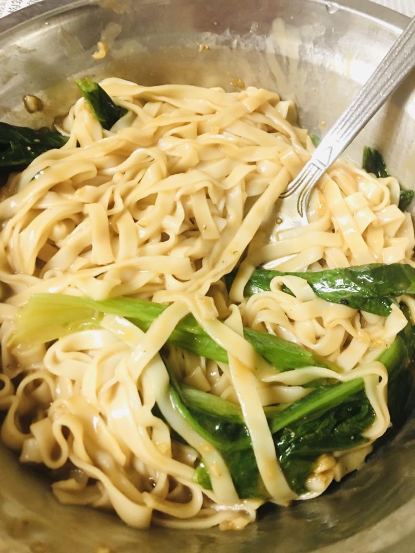 秒杀小夜市的麻酱流汁宽粉