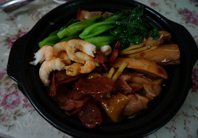 广式腊味煲仔饭