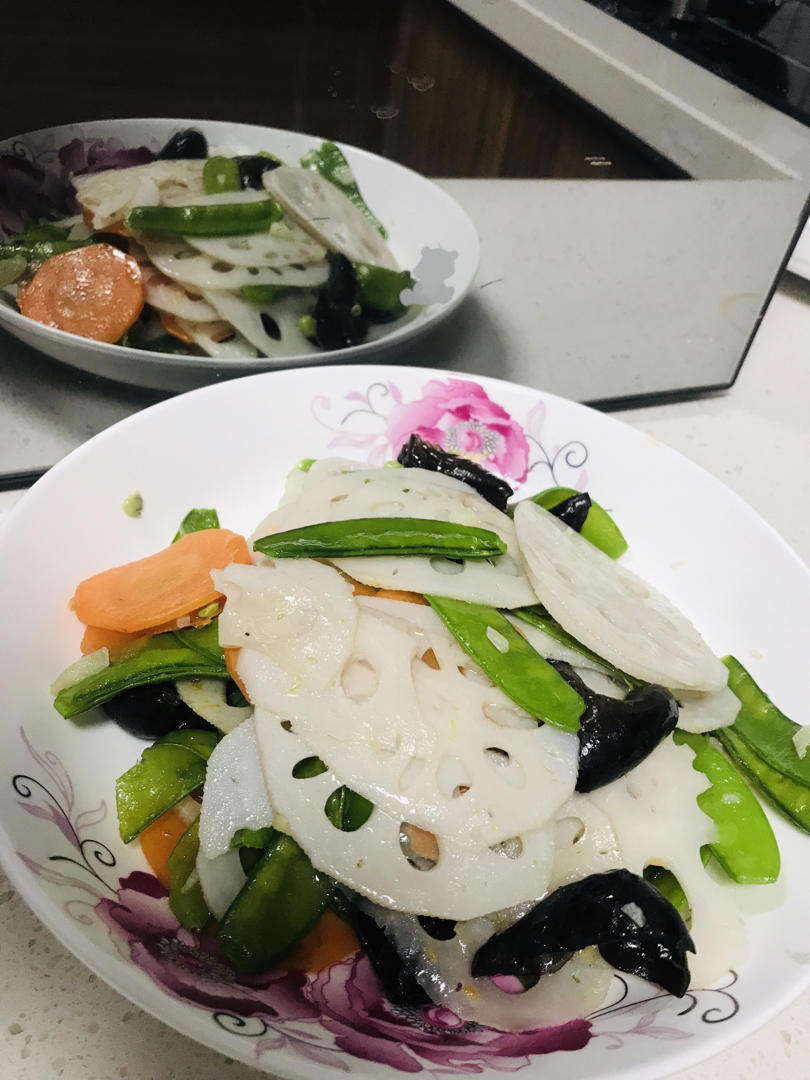 素菜也可以这么美—荷塘小炒