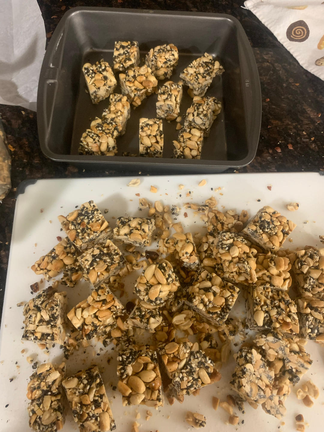 无敌好吃的芝麻花生糖