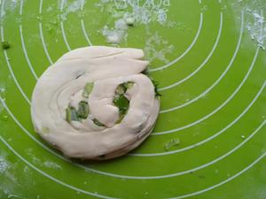香酥千层葱油饼的做法 步骤6