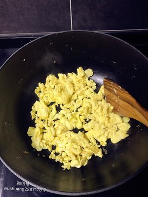 快手韭菜炒鸡蛋的做法 步骤4
