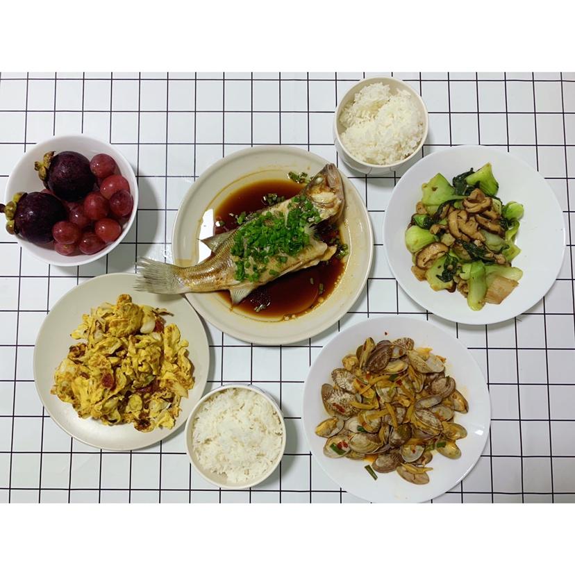 葱油鲈鱼这样做，好看味鲜美，孩子一人能吃一条