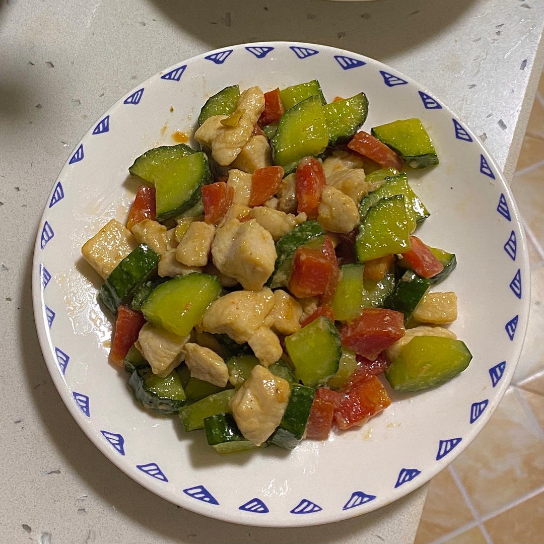黄瓜胡萝卜炒鸡胸肉