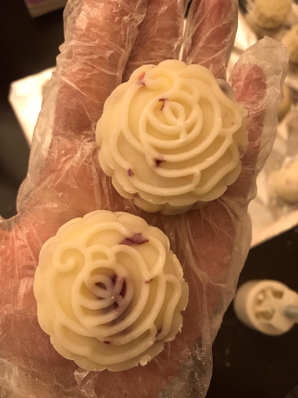 玫瑰花冰皮月饼（红酒蔓越莓馅儿）