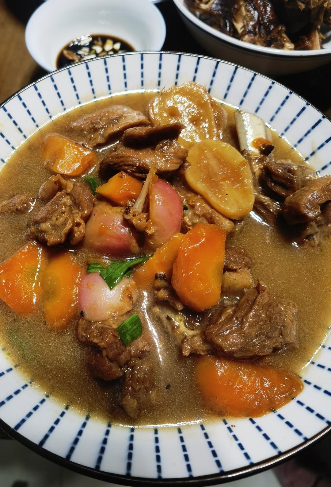 酥而不腻的红烧羊排