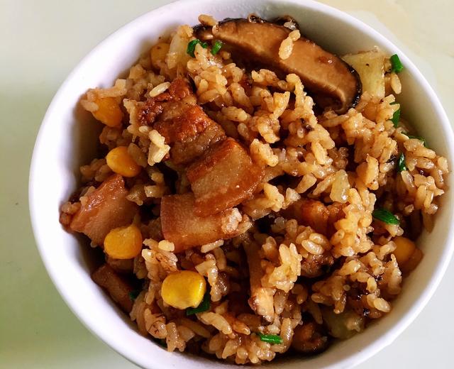 超简单的五花肉焖饭的做法