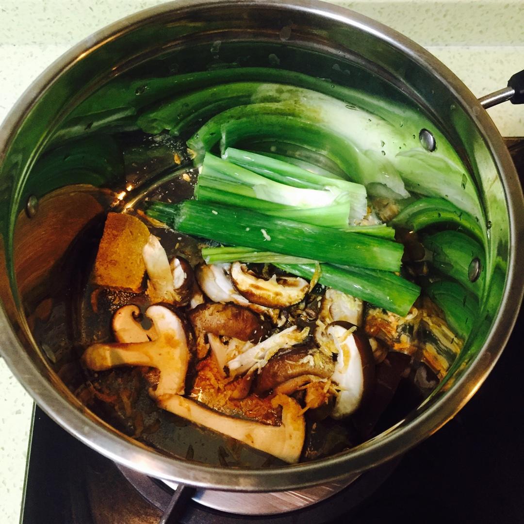 自调咖喱火锅汤底的做法 步骤1