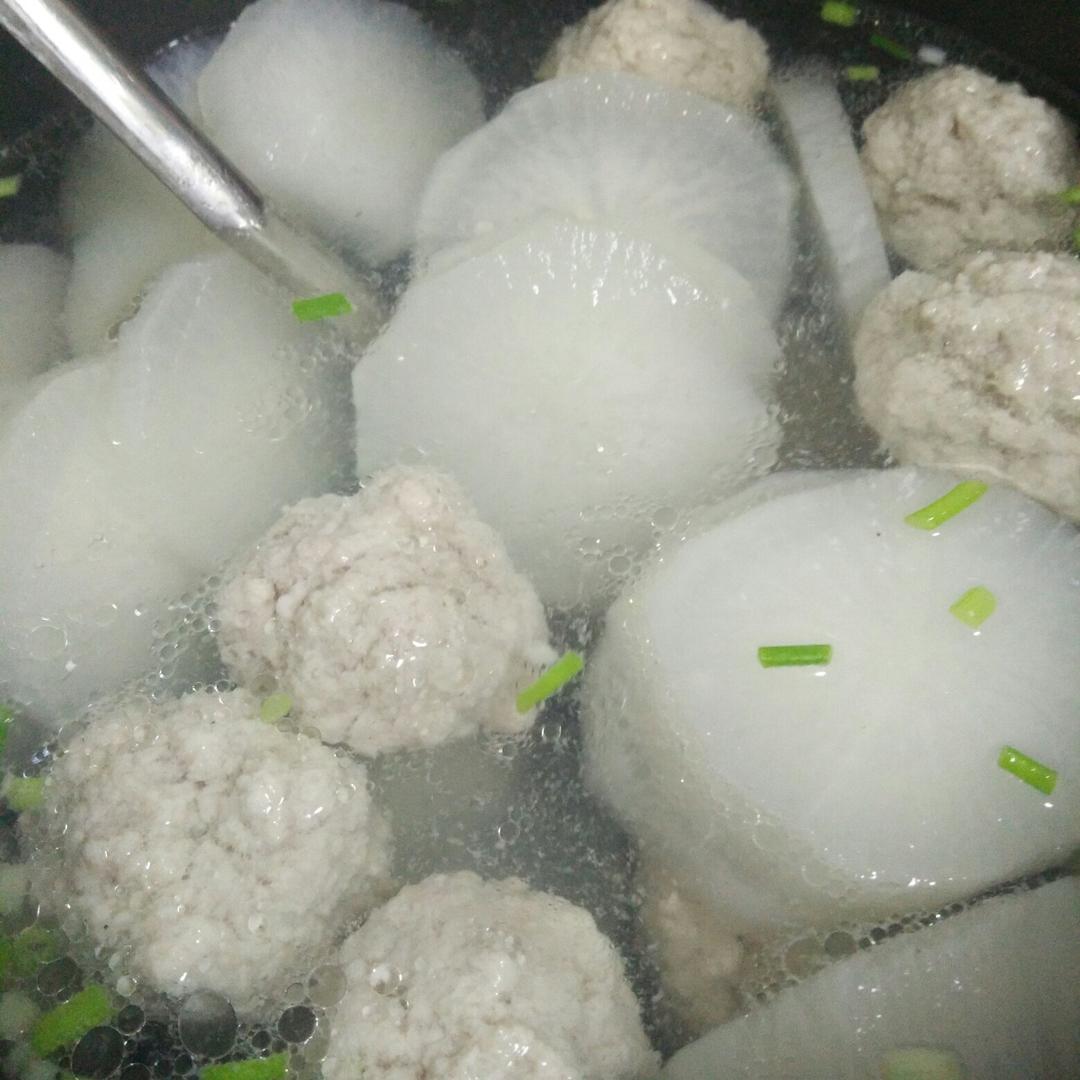 【10分钟系列】白萝卜豆腐圆子汤