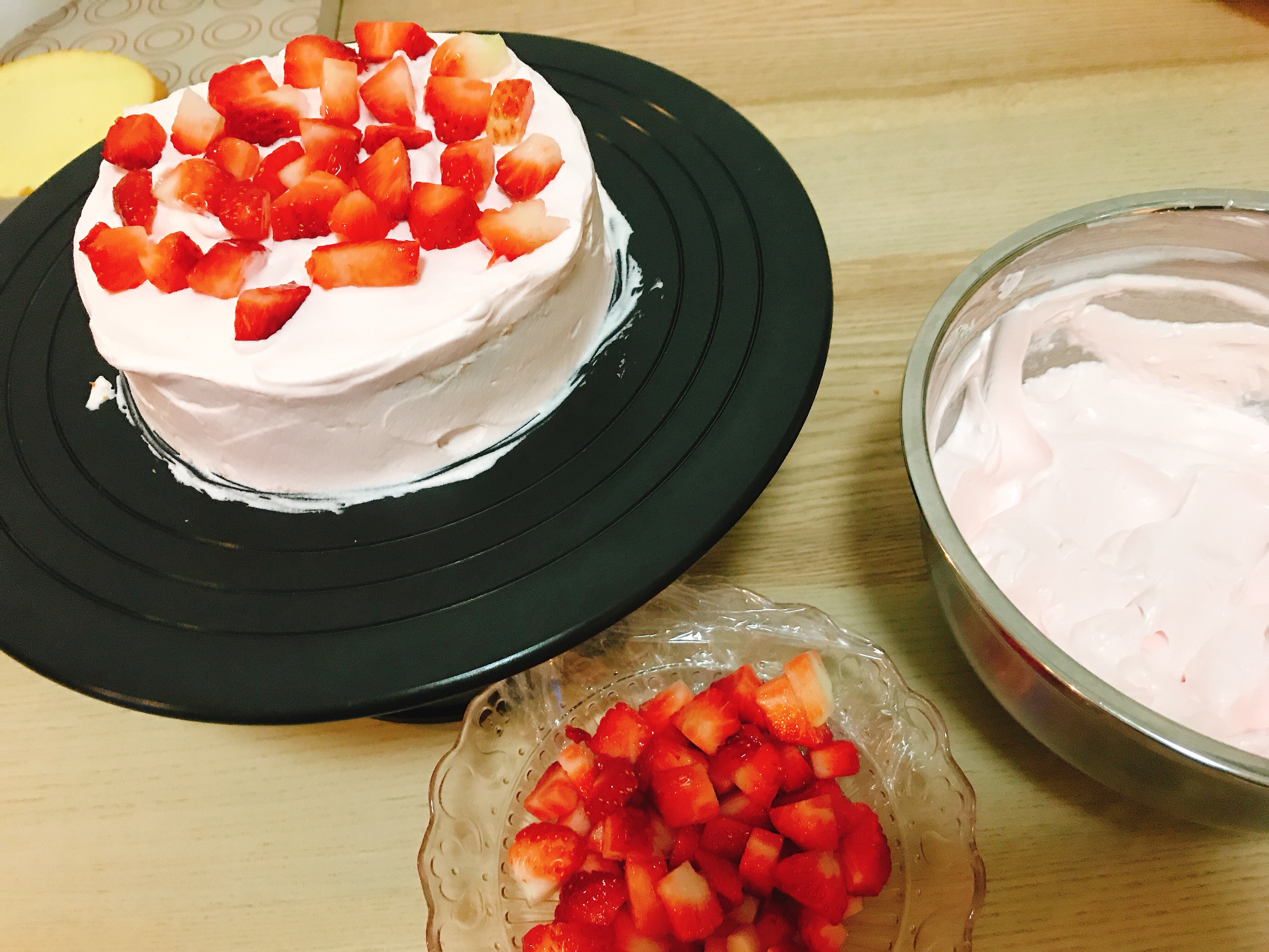 草莓戚风蛋糕的做法 步骤1