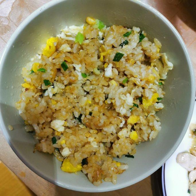 厨师长教你：“酱油炒饭”的家常做法，里面满满的小技巧，很受用